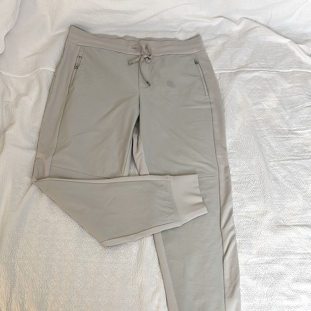 Athleta Women's Headlands Hybrid Trek Elastic Waist Sz 12 tan